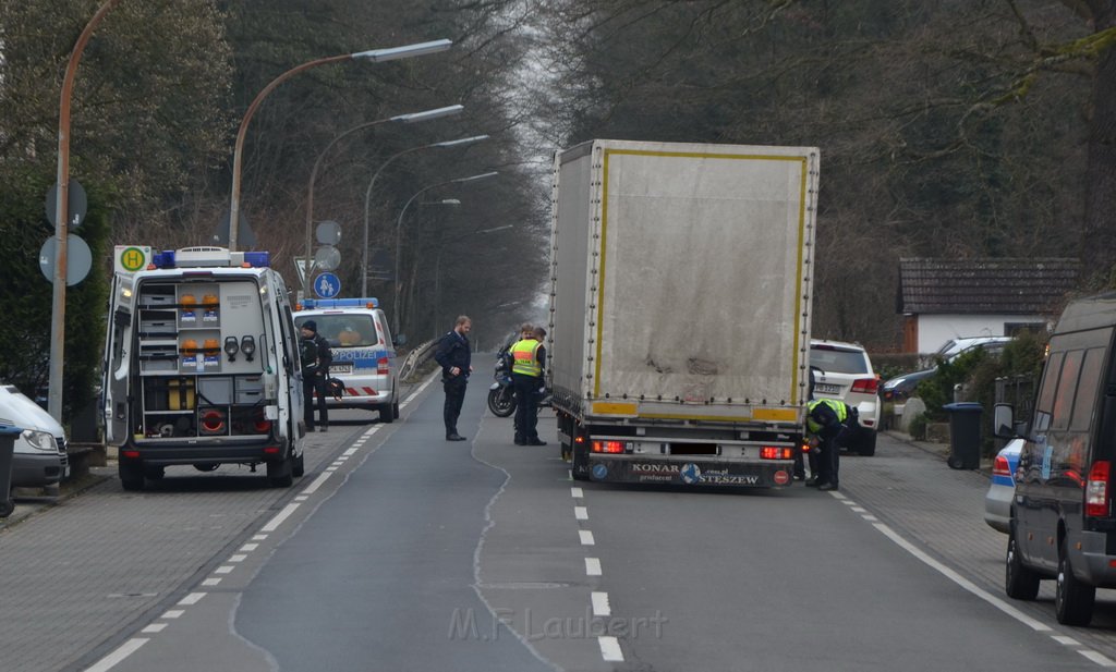 Pklemm Fahrer ueberrollt vom eigenen LKW Verstorben Koeln Dellbrueck Paffratherstr Walterstr P25.JPG - Miklos Laubert